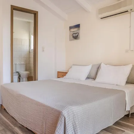 βessie's Village * Kefalonia Island