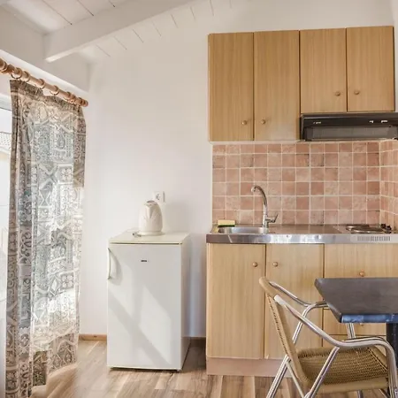 βessie's Village Apartment *