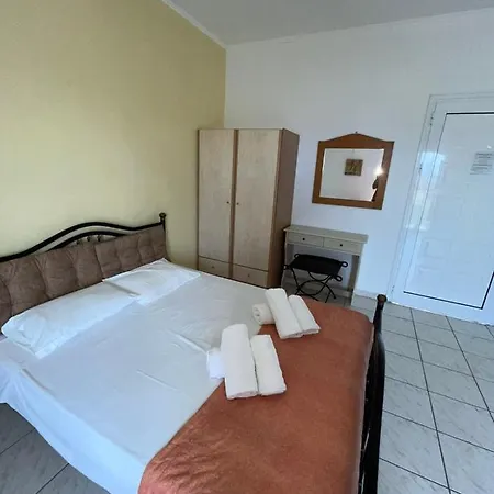 βessie's Village * Kefalonia Island